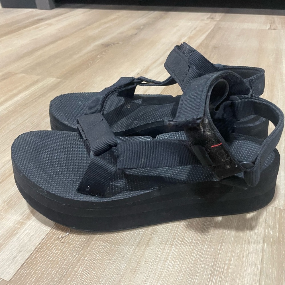 Teva  platform sandals good condition sz 8.5